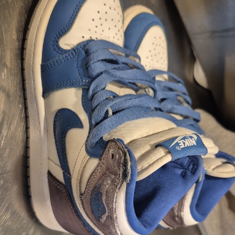 Nike Blue and White Sneakers Classic Design
